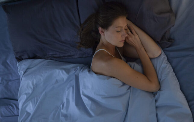 良い睡眠をとる女性