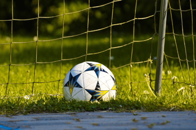 サッカーゴールとボール
